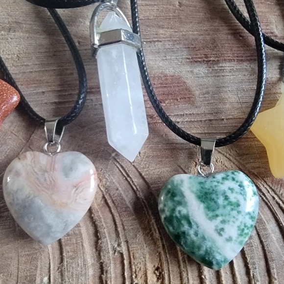 Multi-Stone Pendant Necklace Set Of 7. - Picture 3 of 5